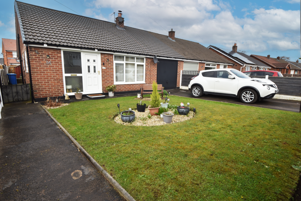 Lock Lane, Partington, M31 3 bed bungalow for sale £269,950