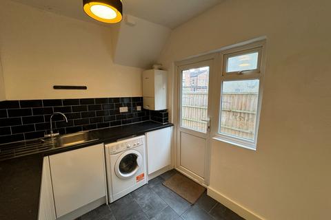 2 bedroom flat to rent, Thornton Heath CR7