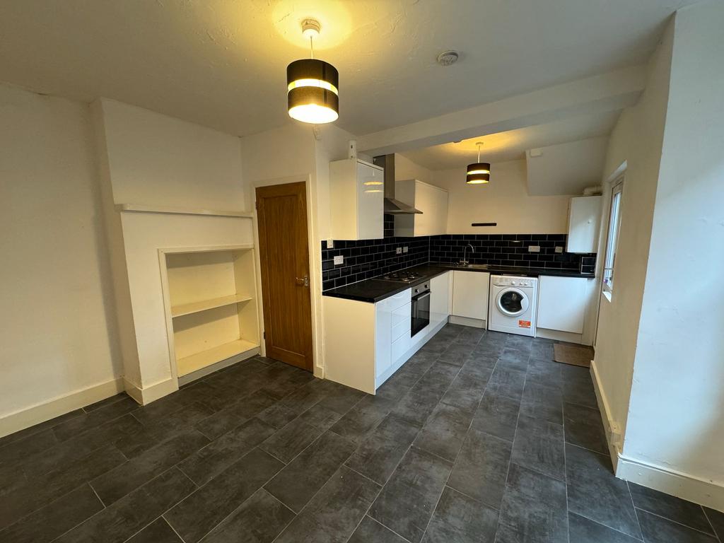 Thornton Heath CR7 2 bed flat to rent £1,500 pcm (£346 pw)