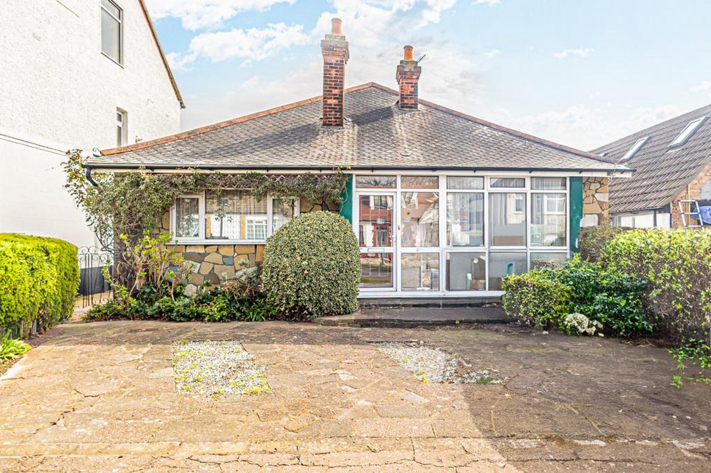 Southbourne Grove, Westcliffonsea, SS0 4 bed detached bungalow for