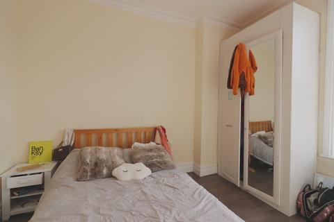 2 bedroom flat to rent - Portland Road, London, SE25