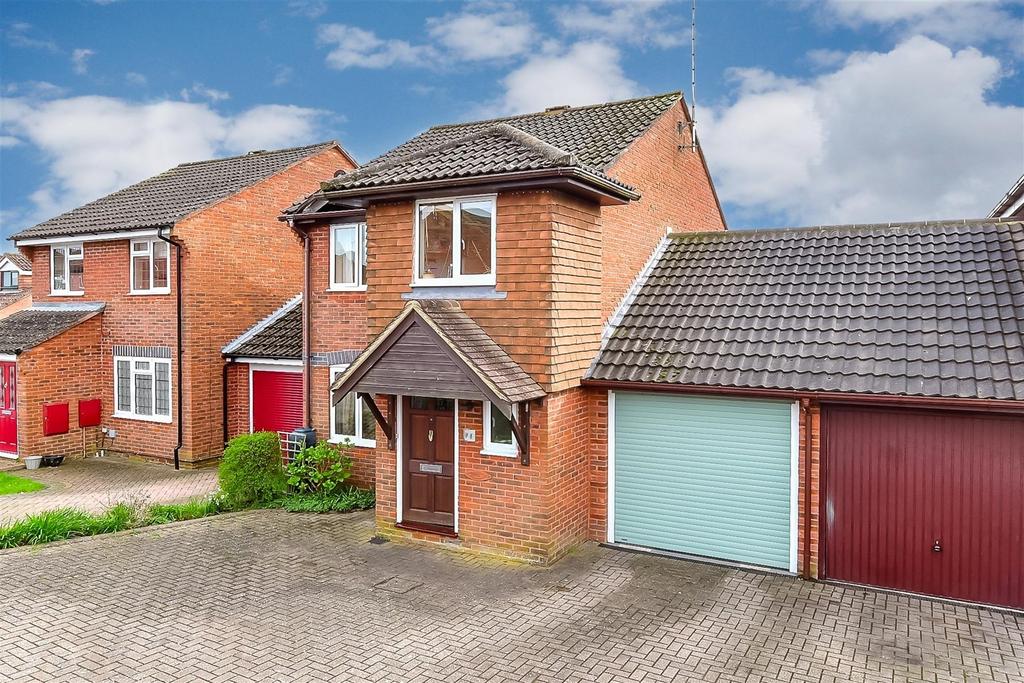 Bamborough Close, Southwater... 3 bed link detached house for sale £450,000
