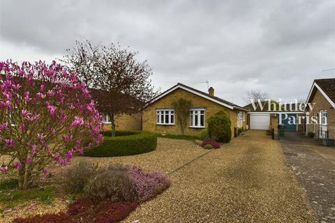 3 bedroom detached bungalow for sale, Walcot Rise, Diss