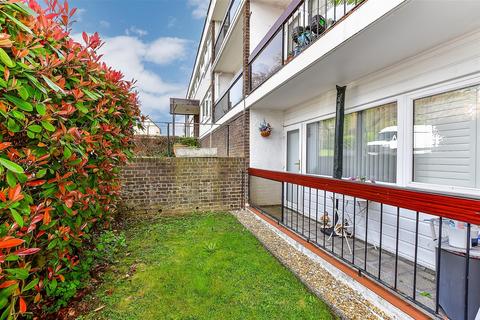 2 bedroom ground floor flat for sale, St. Winifred's Close, Chigwell, Essex