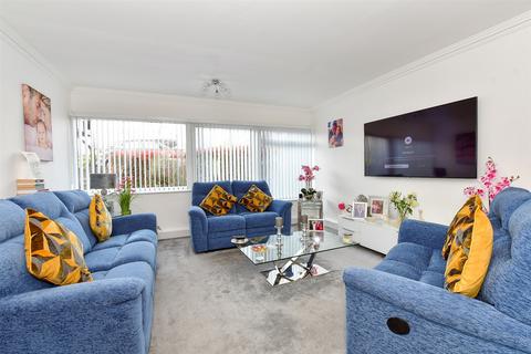 2 bedroom ground floor flat for sale, St. Winifred's Close, Chigwell, Essex