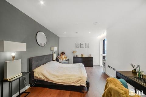 2 bedroom apartment to rent - Lexington Gardens London SW11