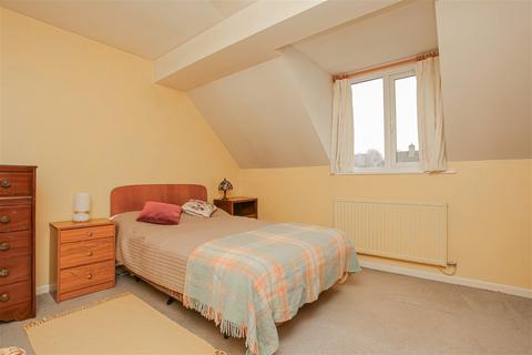 58 Idbury Close, Witney, OX28 5FE
