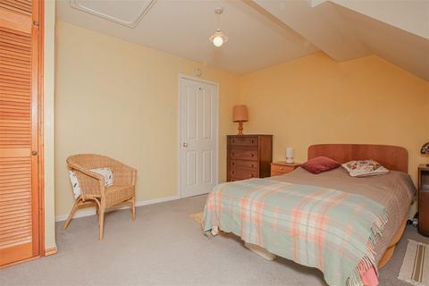 58 Idbury Close, Witney, OX28 5FE