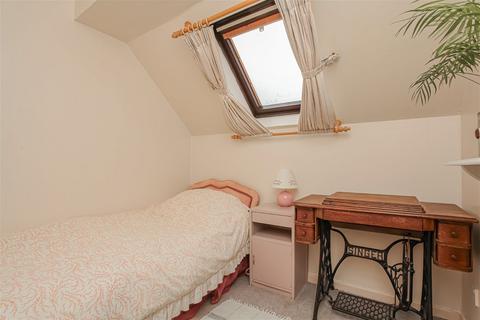 58 Idbury Close, Witney, OX28 5FE
