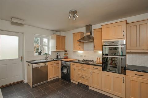 4 bedroom end of terrace house for sale, Larkspur Grove, Witney OX28