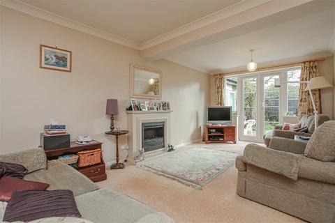 14 Bartholomew Close, Ducklington, Witney, OX29 7UJ