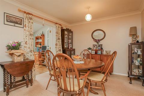 14 Bartholomew Close, Ducklington, Witney, OX29 7UJ
