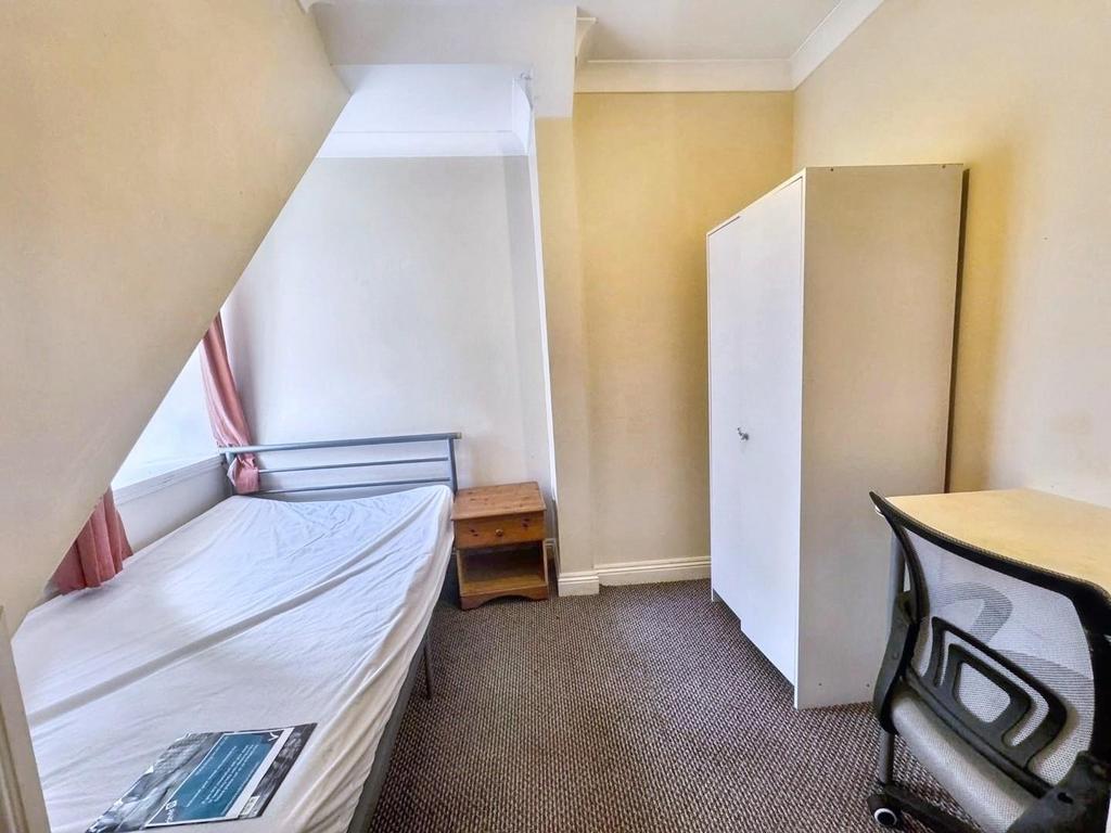 Bedroom (2).jpeg