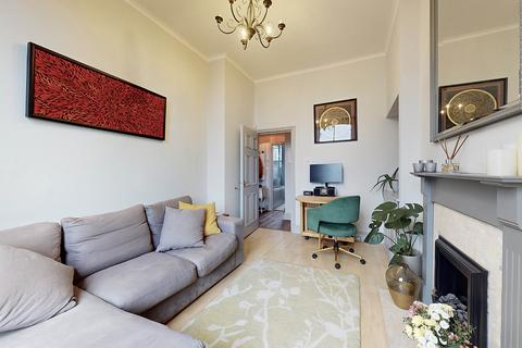 1 bedroom flat for sale, Drayton Park, London, N5