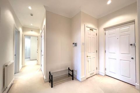 2 bedroom apartment for sale - Gillespie House, Holloway Drive, Virginia Water, Surrey, GU25 4SU