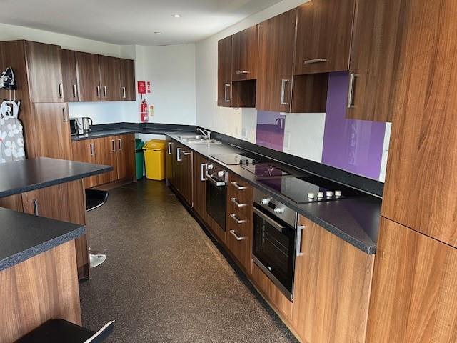 Flat 16 Peninsula reverse kitchen M.jpg