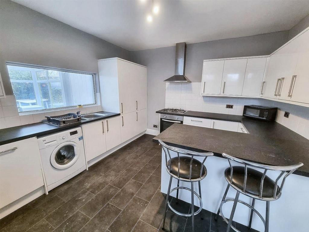 28 BAKITCHEN.jpeg