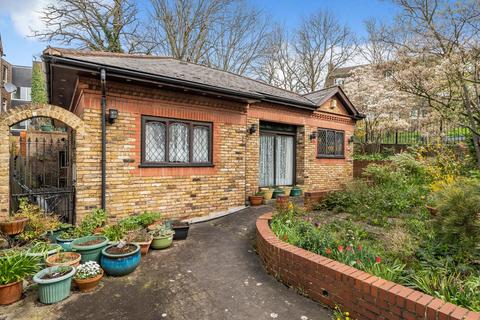 3 bedroom detached house for sale - Constitution Rise, Shooters Hill