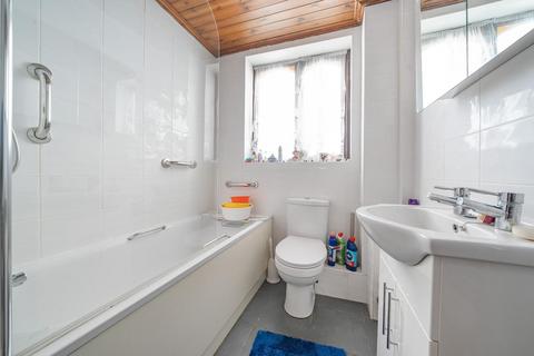 40 Constitution Rise, London, SE18 3RW