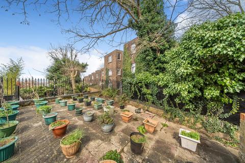40 Constitution Rise, London, SE18 3RW