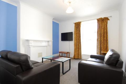 4 bedroom apartment to rent, Prospect Street, Flat 3, Plymouth PL4
