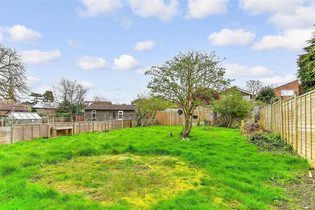 Lane, Higham, Rochester, Kent 3 bed detached bungalow for sale