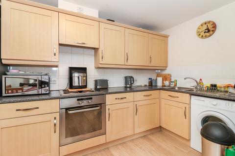 2 bedroom flat for sale, Ovaltine Court, Kings Langley, Herts, WD4