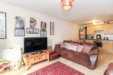2 bedroom flat for sale - Ovaltine Court, Kings Langley, Herts, WD4