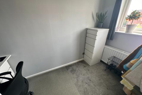 17 Caernarvon Close, Stretton, Burton-on-trent, DE13 0ET