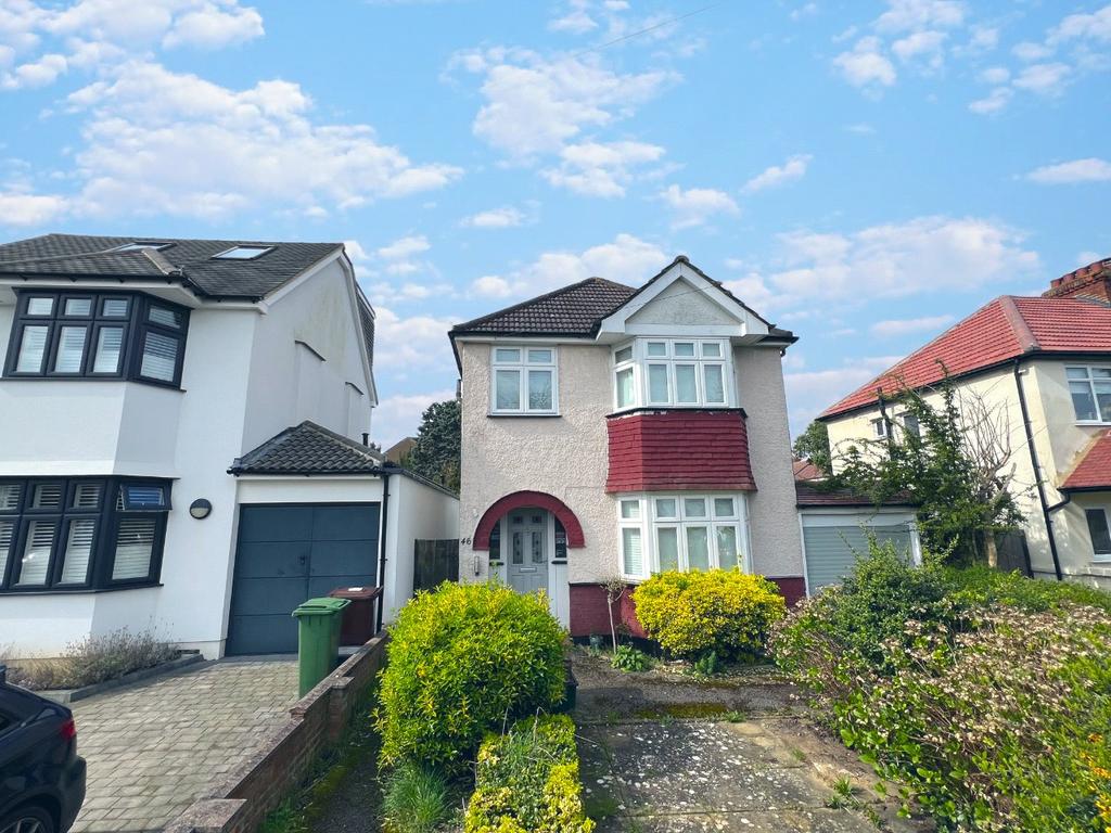 Pine Ridge, Carshalton On The Hill, SM5 3 bed detached house for sale £650,000