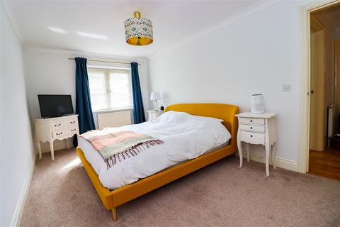 2 bedroom flat for sale, Hankins Court, Jacklyns Lane, Alresford, Hampshire, SO24 9FD