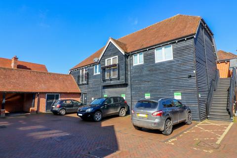 2 bedroom flat for sale, Hankins Court, Jacklyns Lane, Alresford, Hampshire, SO24 9FD