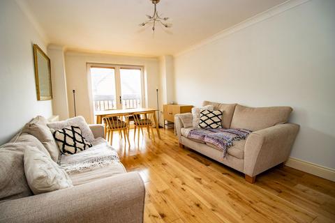 2 bedroom flat for sale, Hankins Court, Jacklyns Lane, Alresford, Hampshire, SO24 9FD