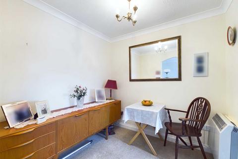 2 bedroom flat for sale, Old School Close, High Wycombe HP14