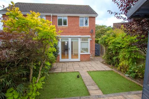 8 Elliot Close, Ottery St Mary, EX11 1GZ