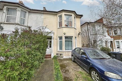 2 bedroom flat for sale, Flat 1, 22 Bensham Manor Road, Thornton Heath, Croydon, CR7 7AA