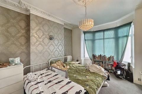 2 bedroom flat for sale, Flat 1, 22 Bensham Manor Road, Thornton Heath, Croydon, CR7 7AA