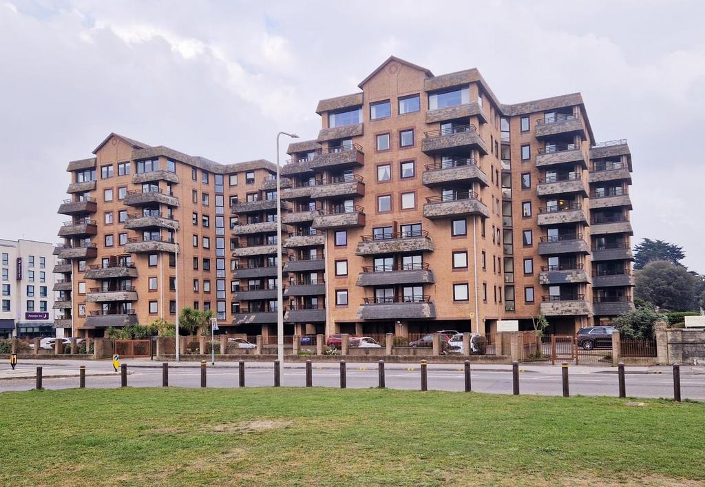 Carlton Mansions South... 2 bed flat for sale £220,000