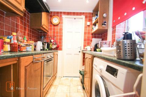 3 bedroom semi-detached house for sale - Harwich Road, Colchester, Essex, CO4