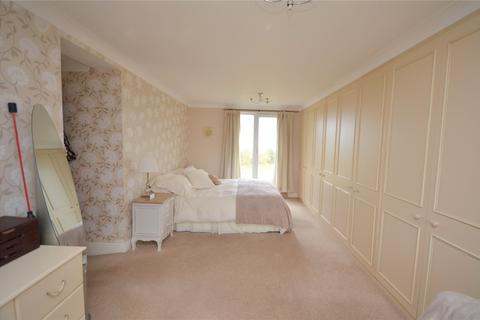 4 bedroom detached house for sale, Moor View, Mirfield, West Yorkshire, WF14