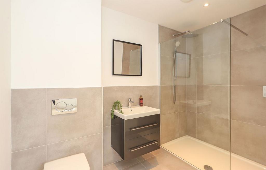 Apt 17 bathroom