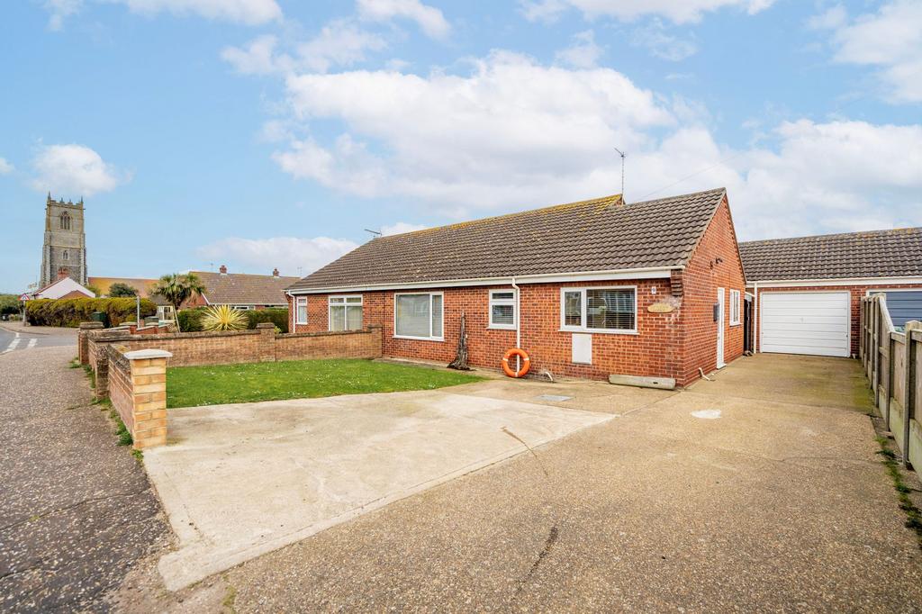 Bulmer Lane, WintertonOnSea 3 bed semidetached bungalow for sale £