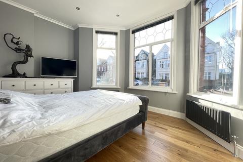 3 bedroom flat for sale - Park Avenue, Willesden Green, NW2