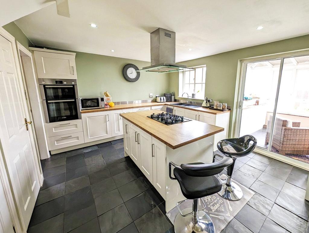 Mayfair Grove, Priorslee, Telford... 4 bed detached house for sale £