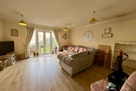 4 bedroom semi-detached house to rent - Bloomsfield Road, Haverhill - Suffolk, CB9