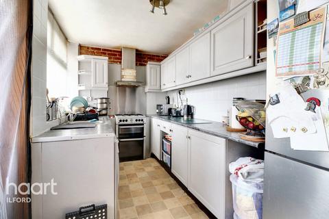 3 bedroom terraced house for sale - Coniston Avenue, Barking