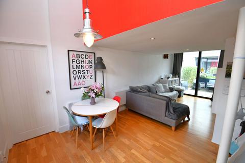 3 bedroom terraced house for sale - Reservoir Street, Salford, M6