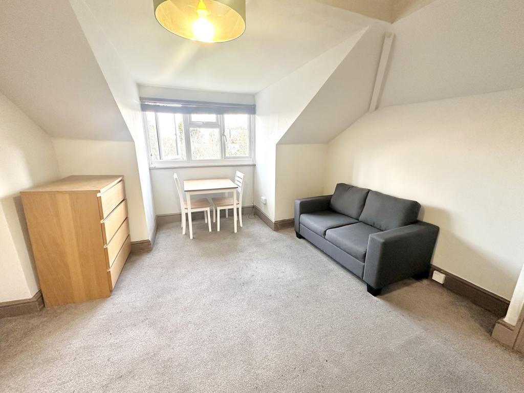 2 bedroom flat to rent in NW6