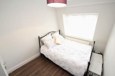 2 bedroom apartment to rent - High Road, Loughton