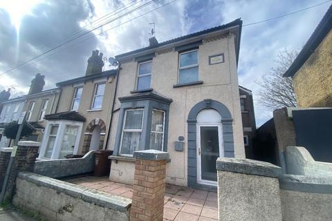 3 bedroom semi-detached house to rent, Grove Road, Rochester